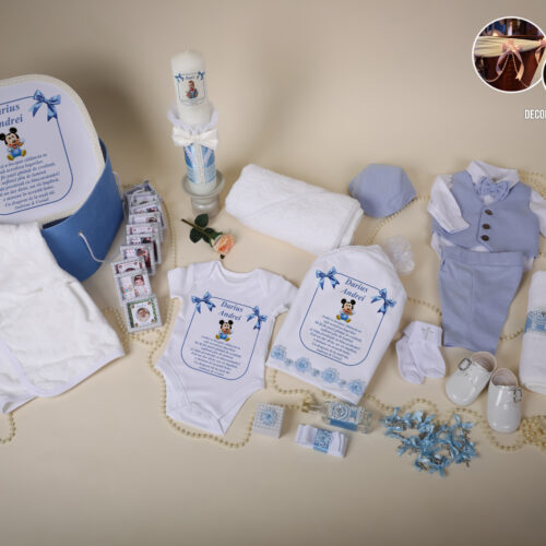 Tudor Bleu – Set trusou botez băiat bleu cu pantaloni scurți 0-24 luni Premium – 30 piese