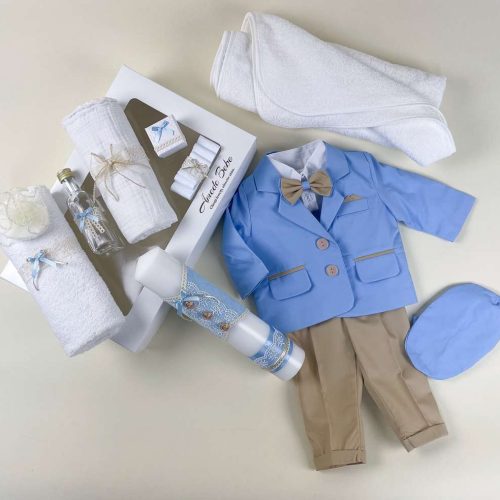 Trusou Botez Băiat ESENȚIAL ABEL, 14 Piese, Costum și Lumânare Elegantă, Albastru-Bej, 0-3 / 3-6 / 6-9 / 9-12 Luni