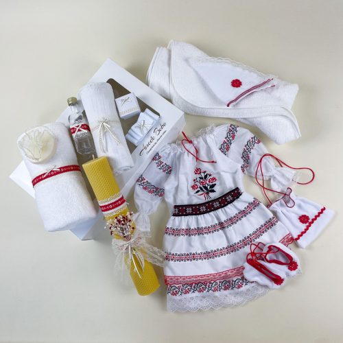 Trusou Botez Fetiță Tradițional ESENȚIAL ANA, 15 Piese, Ie, Fustă și Lumânare din Ceară Naturală Tip Fagure, Alb-Roșu, 0-3 / 3-6 / 6-9 / 9-12 Luni